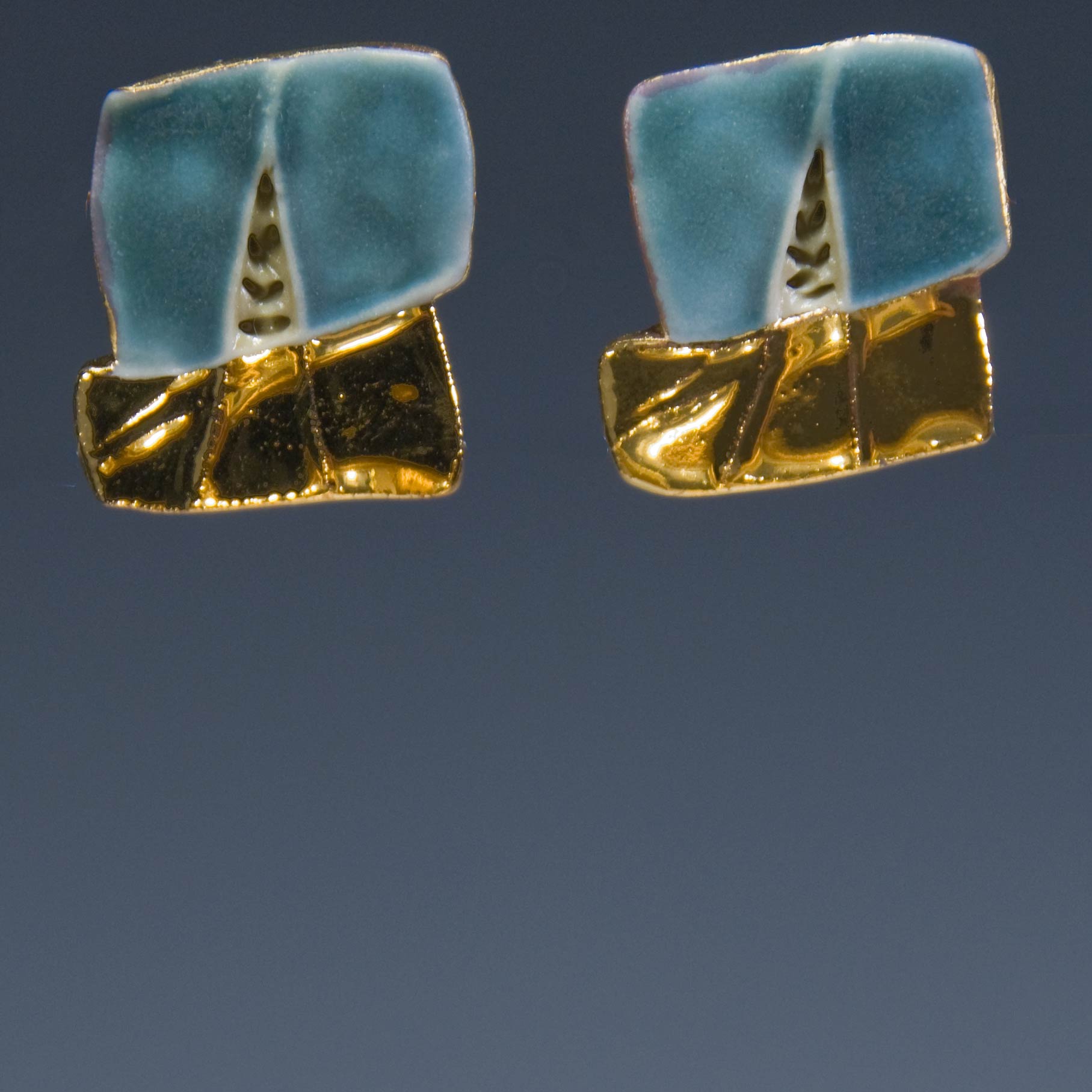 Porcelain earrings with gold